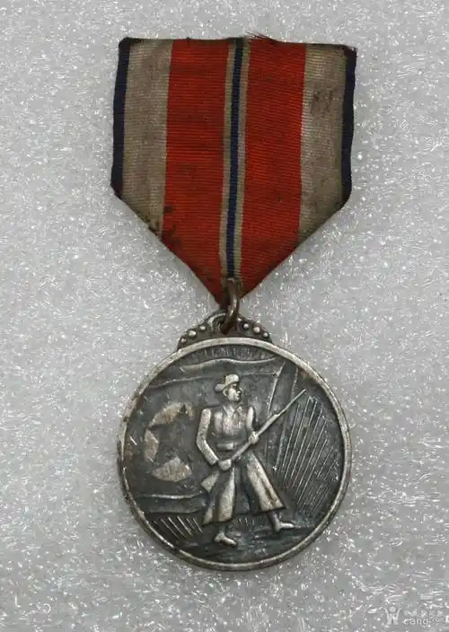 朝鲜抗美援朝战士奖章--全品银章