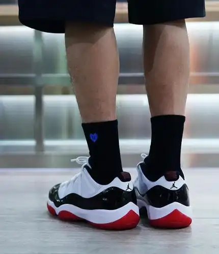 aj11 low黑红康扣上脚 aj11 low适合冬天穿还是夏天穿