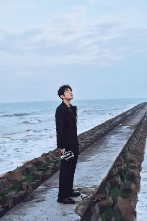 黄晓明超话年年有风,风吹年年,2023年即将落幕,新的一年定是温暖如初.