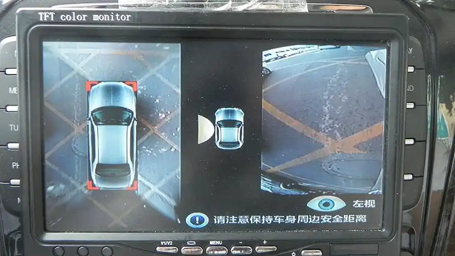 p>360度全景倒车影像,是一套通过车载显示屏幕观看汽车四周360度全景