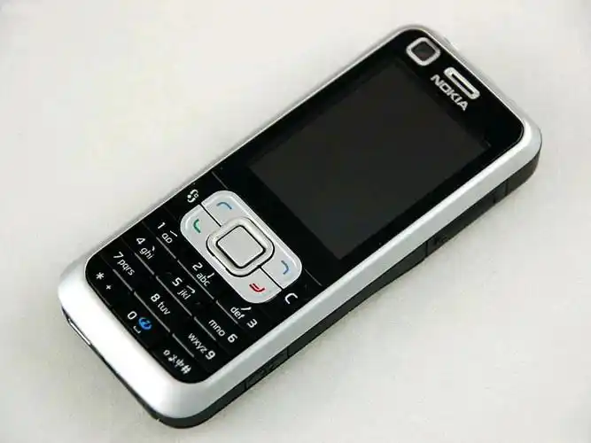 个人最早的一部智能手机,诺基亚6120c