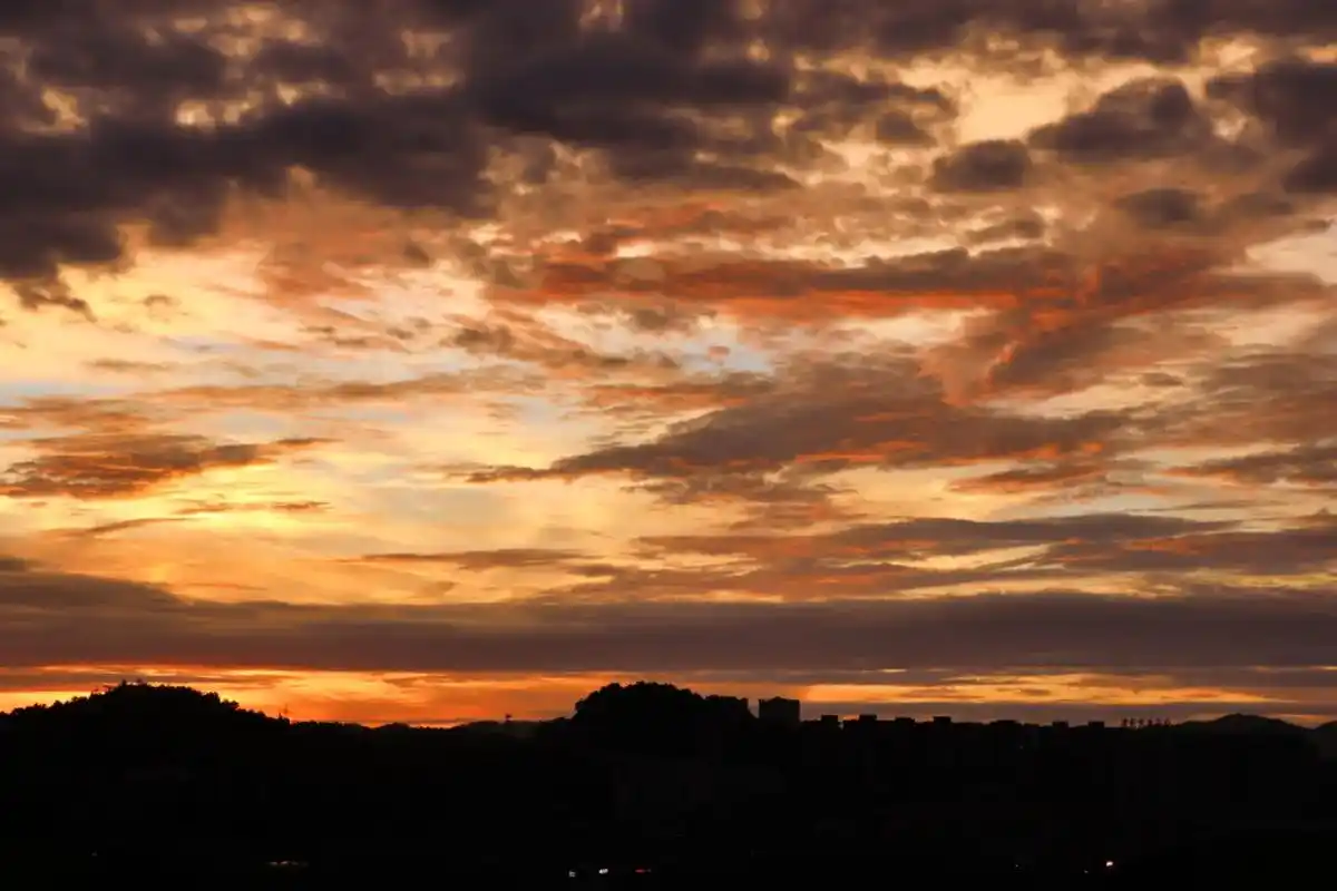 那年拍过的美丽天空! #落日余晖映晚霞一抹夕阳美如画 #风景 - 抖音