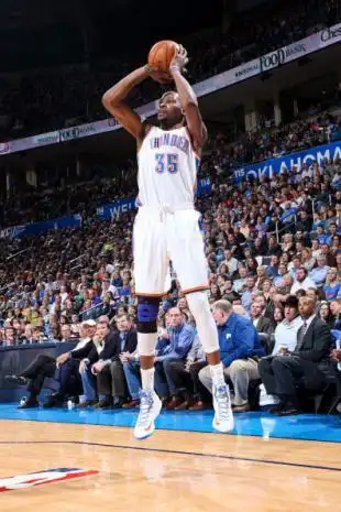 组图:伊巴卡飞身防小加索尔 杜兰特秀干拔跳投