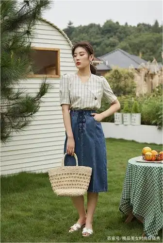 清新的格纹上衣搭配不同的下装会碰撞出怎样的时尚感呢?