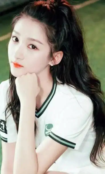 电视剧在热播期间,观众纷纷被关晓彤所饰演的北清大学中文系学霸谢乔