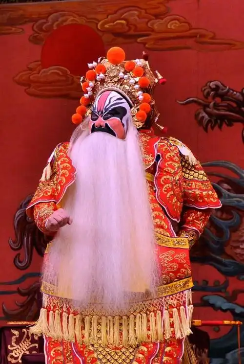 著名花脸演员,京剧袁派优秀传人,工架子花脸,兼工铜锤和武花脸,有"