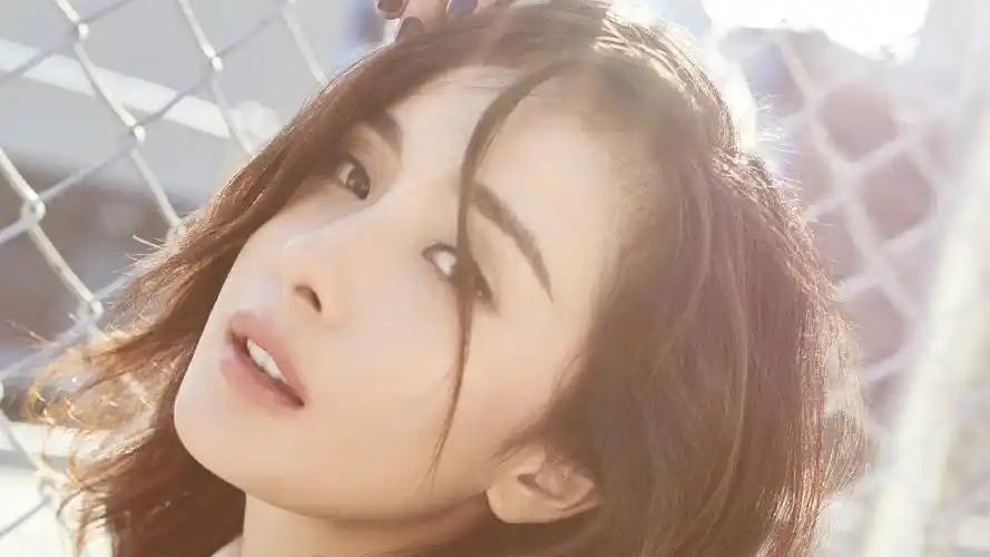 杨幂阳光明星风尚壁纸