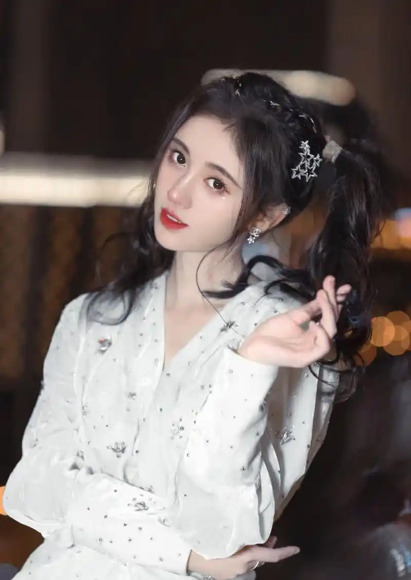 星闻#   鞠婧祎双马尾~   精致又美丽!   #鞠婧祎马尾辫#[得意]