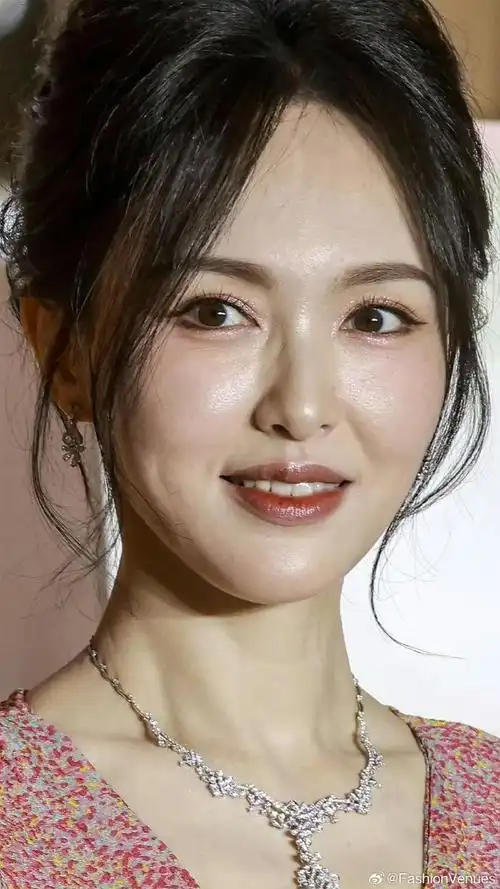 唐嫣无美颜滤镜怼脸