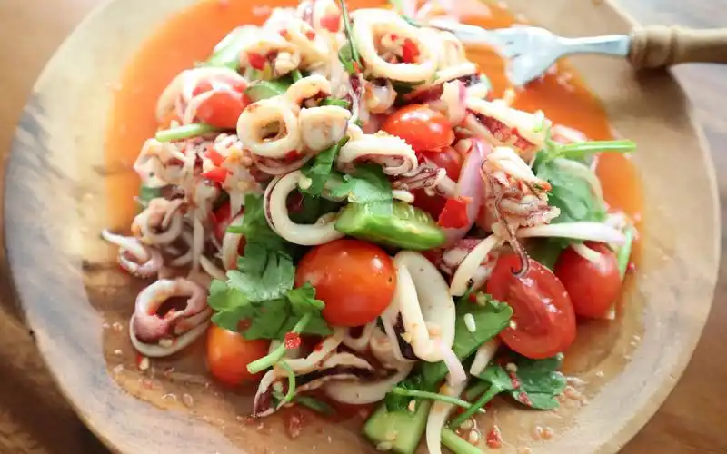 看过来,看过来,包你滴口水流下来 泰式凉拌鱿鱼 hot and spicy thai