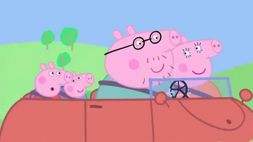 小猪佩奇:土豆城市真热闹,就这还是人少的时候,真是厉害!