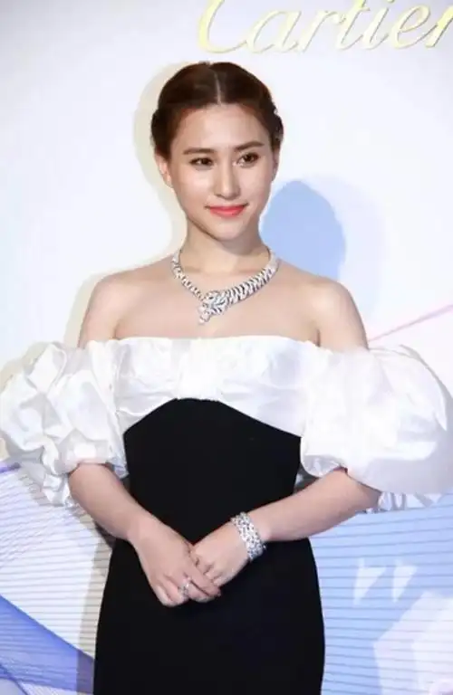 赌王女儿被问10万能买你的底裤吗何超莲你癖好实在是太奇怪