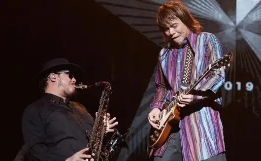 花五百 去唱伍佰的歌 给伍佰听