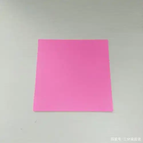 首先:准备一张正方形纸.