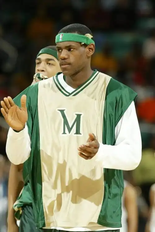 组图| 詹姆斯高中珍贵旧照,绝对有你没看过的!