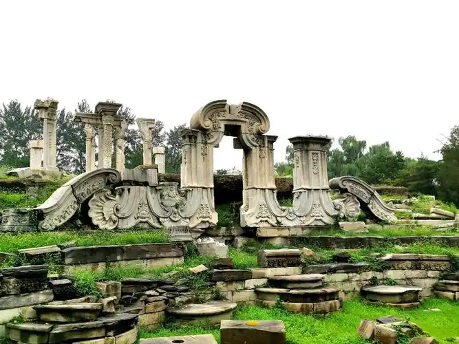 圆明园夏雨赏荷姐妹情深