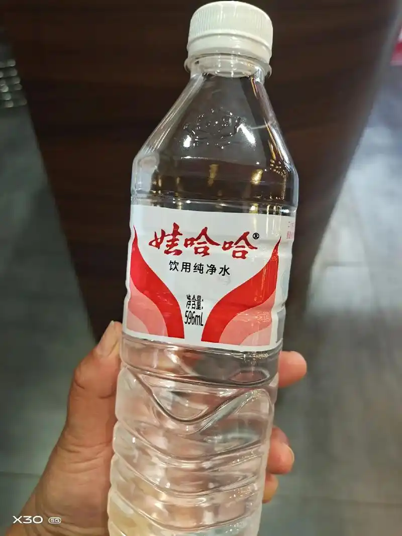 娃哈哈 饮用纯净水  喝娃哈哈的我,如今已经三十 岁了,喝的 - 抖音