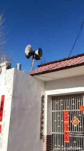 村头大喇叭:喂喂喂, 乡亲们,山西农村广播开始广播啦!