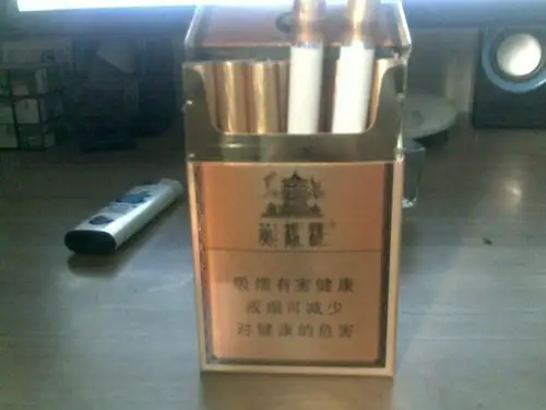 但是拆开后发现和以前买的大不一样 烟嘴有很大不同,难道20的黄鹤楼