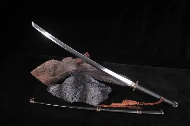 陌刀作为唐刀里面的一种,最开始流行是在高宗皇帝前后开元十年之间