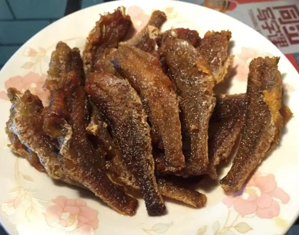 教你"酥鱼"的做法,刺都可以嚼着吃,酥烂入味吃上停不下来!