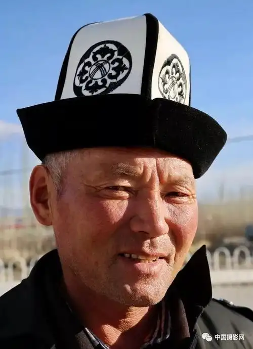 《柯尔克孜族》2017年摄于新疆克孜勒苏▲《拉祜族》2013年摄于云南