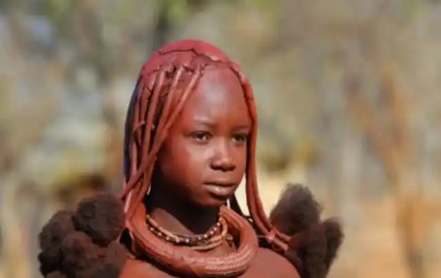 非洲原始部落,女人红泥裹体几乎不洗澡,寿命较低,网友:真神秘