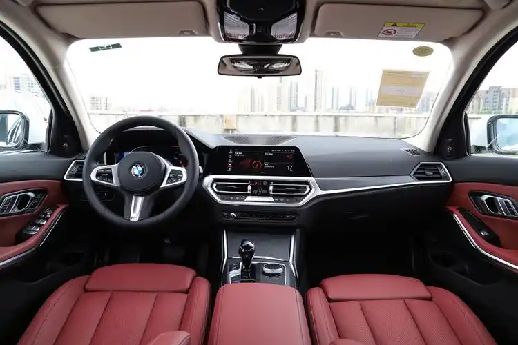 2022款 宝马3系 改款 325i m运动套装内饰