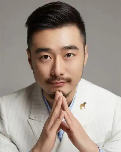 今天爱美丽课堂我们请来了色彩美学专家李延宗老师,满满干货赶快戳