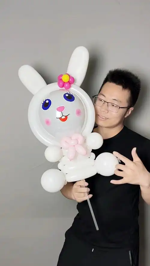 是谁留言说要小兔子气球造型的,快来取走吧