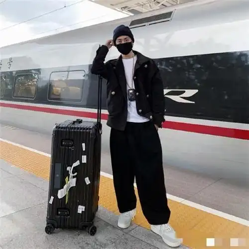 秦奋华丽逆袭新自拍暴露175cm身高网友鞋子12cm