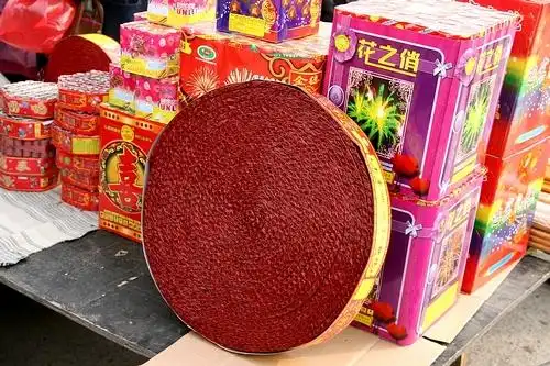 这一挂鞭炮很给力,不知多少响啊,几千还是上万.