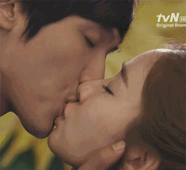 韩剧吻戏仁显王后的男人投入gif动图_动态图_表情包下载_soogif
