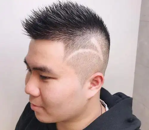 胖男生梳剃两边短发最显瘦 2020年适合中年胖男士梳的时尚短发_发型