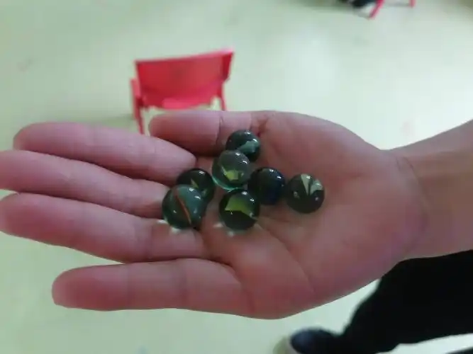 小班第七周安全教育课之《危险的小圆珠》