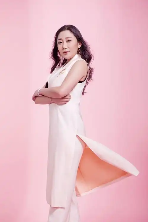 艺乐杂志专访李翠翠尽心尽力后的非我莫属