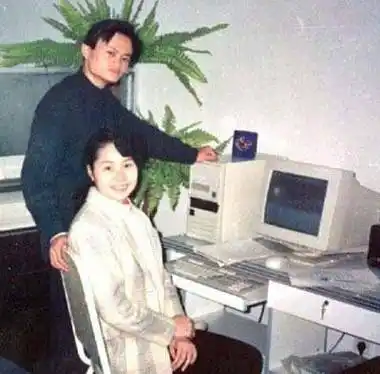 她没别人漂亮,也没别人学历高,却成为中国首富的老婆!_马云_张瑛_杭州