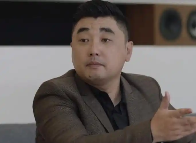 而这位方小棋,那就是房地产商方远洋的儿子.