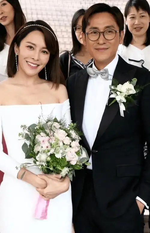 tvb视帝拍结婚场面,吻完黄智雯又亲张曦雯!_马德钟_戏份_因为