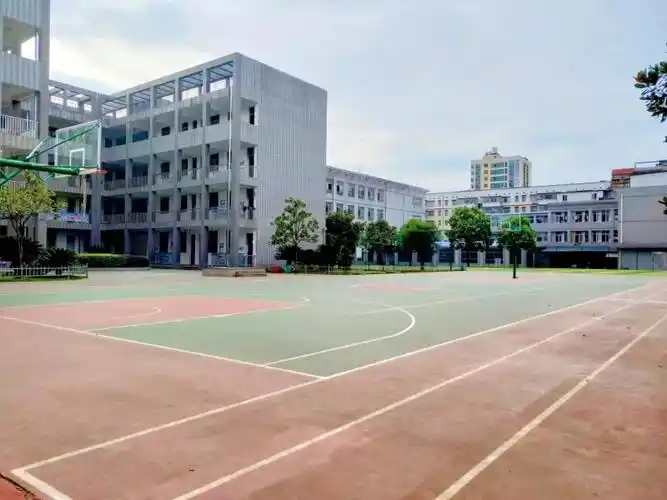 武冈市展辉学校