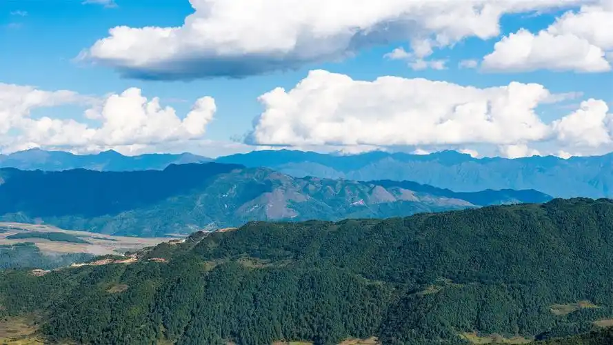 云南云峰山自然风景高清桌面壁纸