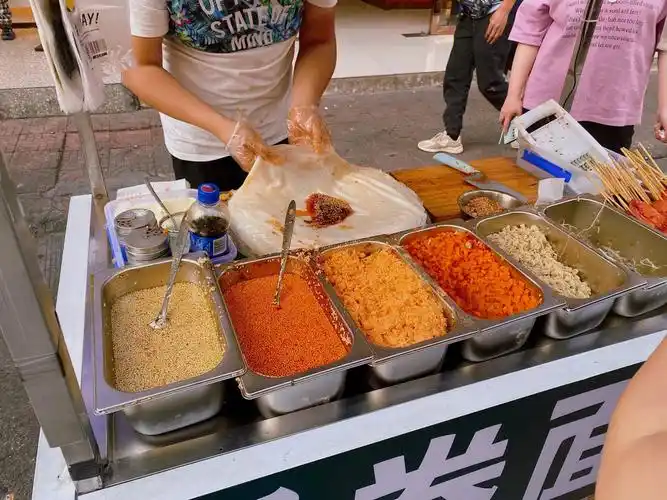 成都卷凉皮就藏在温江大学城里