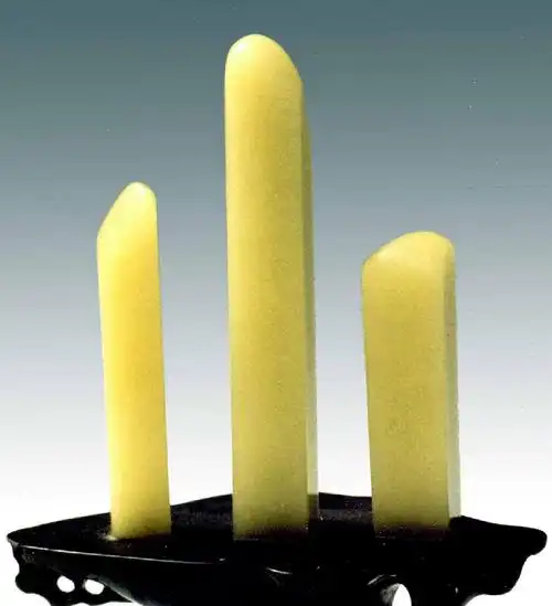 一枚老青田石灯光冻随形印章