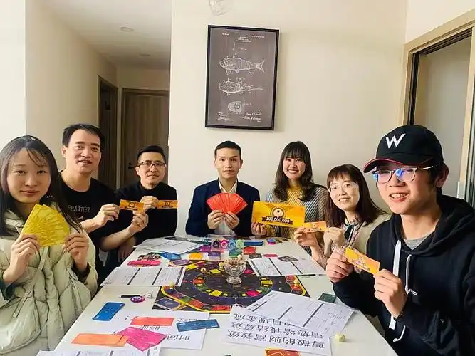 玩家欢乐场沙盘中体验结婚,生子,买房,创业赚到一个亿,体验做亿万富翁