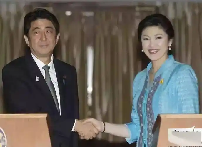 她是客家妹,气质优雅,曾迷倒奥巴马,让普京失态!_那瓦_英拉_清迈