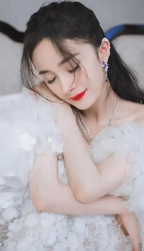 人家杨幂这样的神仙颜值都会因为脸垮而崩塌,何况我们这些凡人呢?