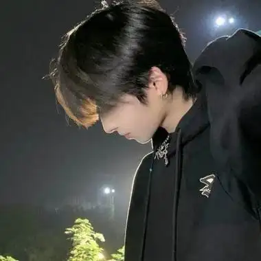 头像男生帅气阳光可爱