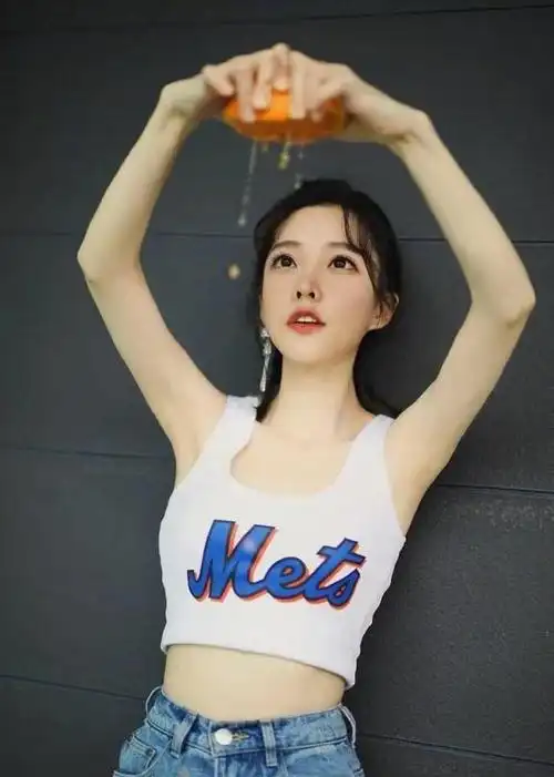 这些曝光引发了人们对冯提莫真实形象的怀疑,也让她