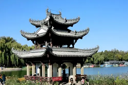 陶然亭公园里的华夏名亭园