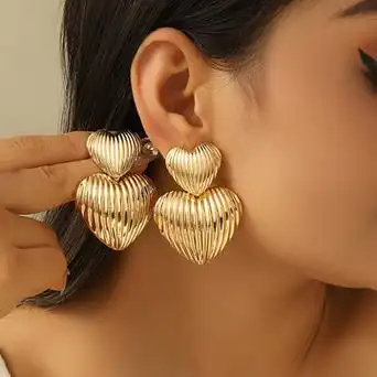 欧美双爱心轻奢气质耳环时尚创意个性设计感条纹金属风耳钉耳饰品